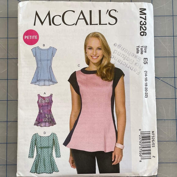 McCall's M7326 Fitted Top Sewing Pattern - Picture 1 of 2